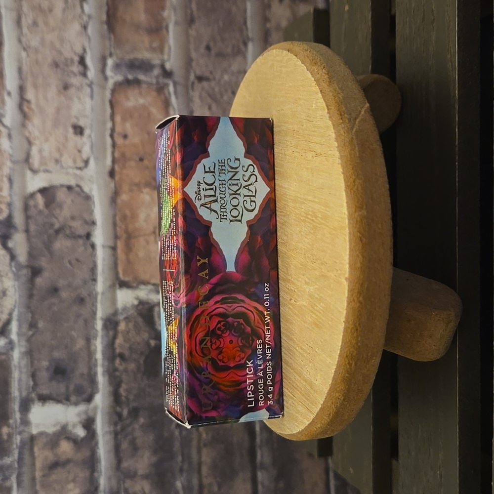 URBAN DECAY x Disney Alice through the Looking Glass Limited edition lipstick